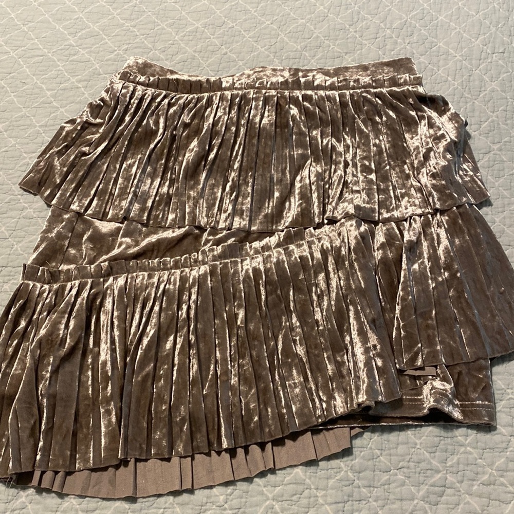 NWT Women's Skirt Gray Size Large Asymmetrical Velvet Pleated Gray